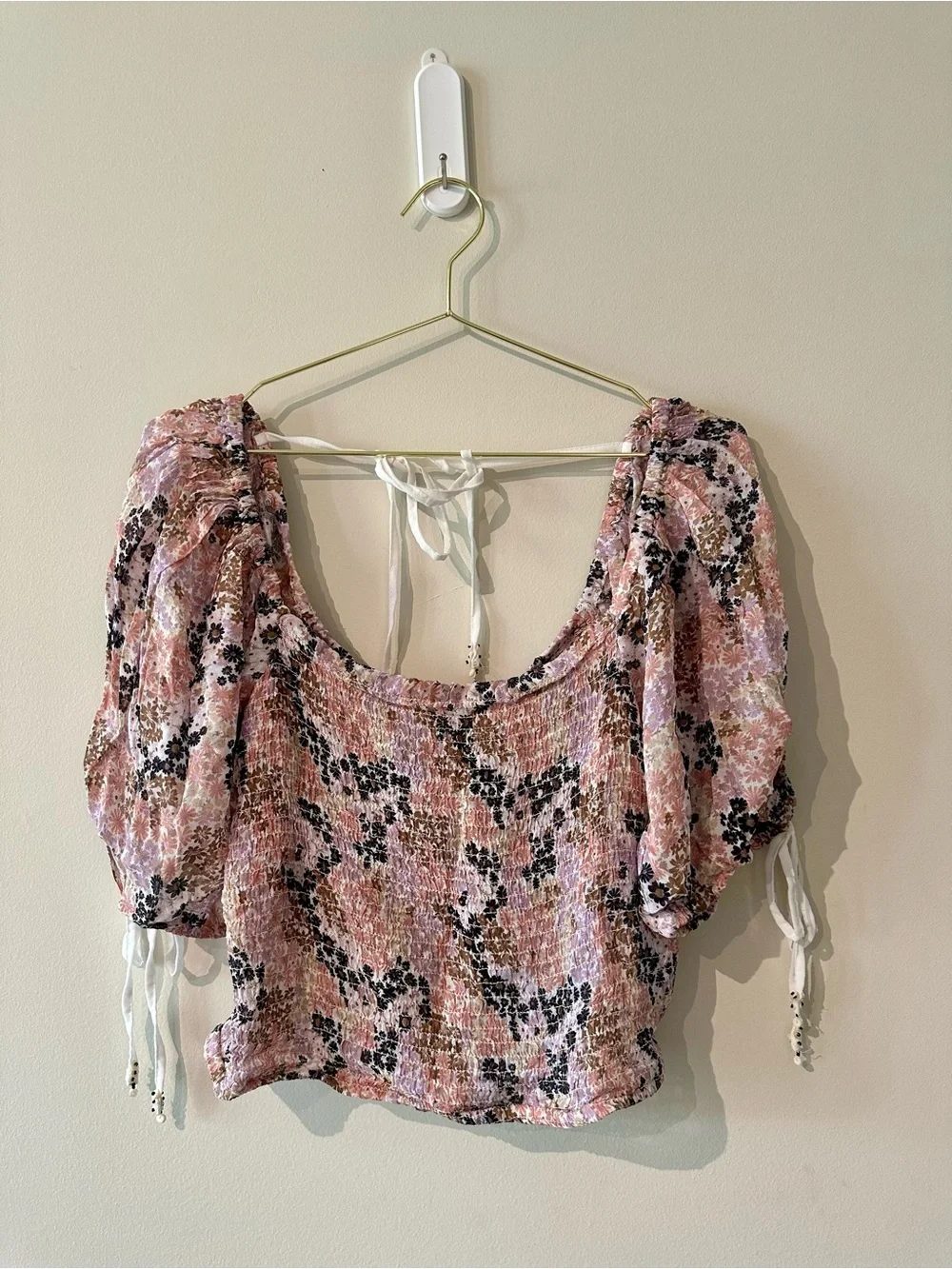 Free People Pink Floral Puff Sleeve Cropped Boho Blouse size Medium. NWT